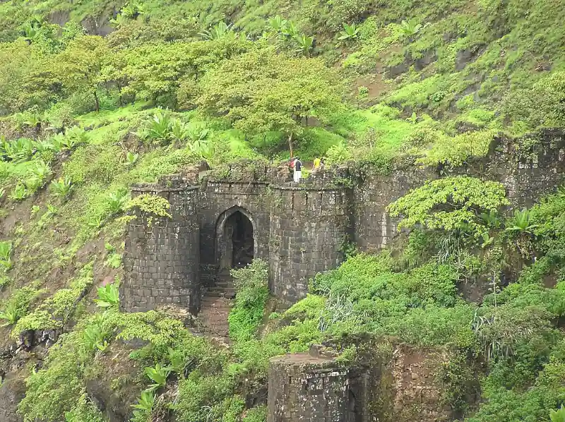 Kalyan_Darawaja_on_Sinhgad_Fort