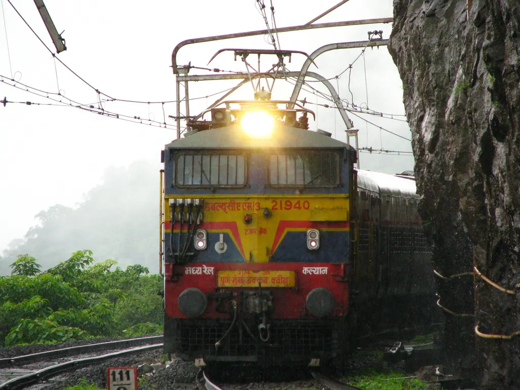 Mumbai Pune Deccan Queen