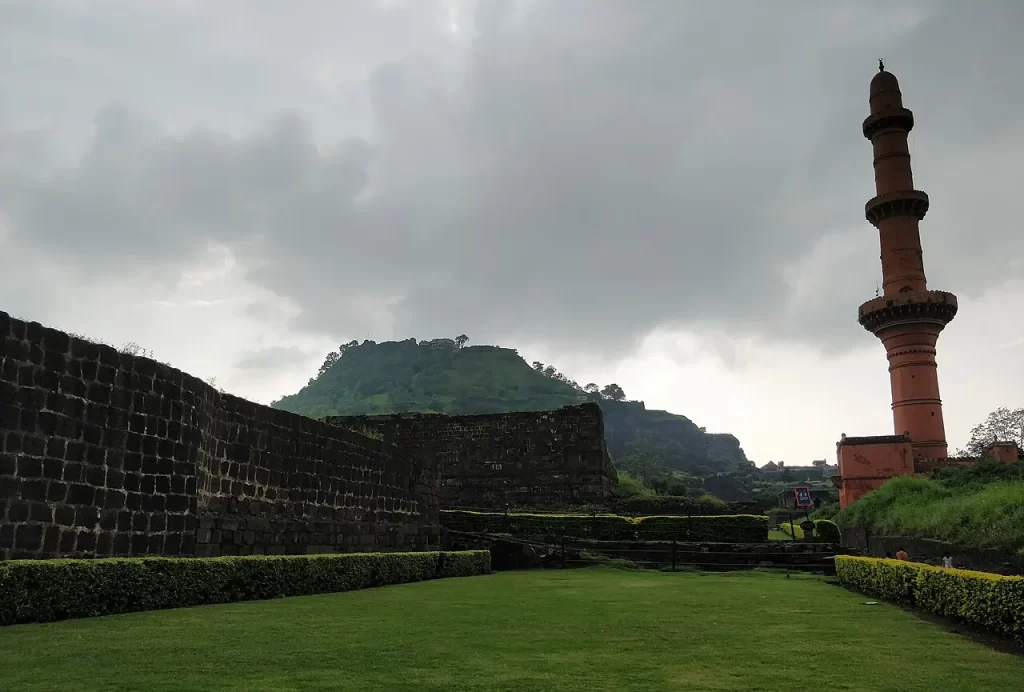 Things to do near Chand Minar