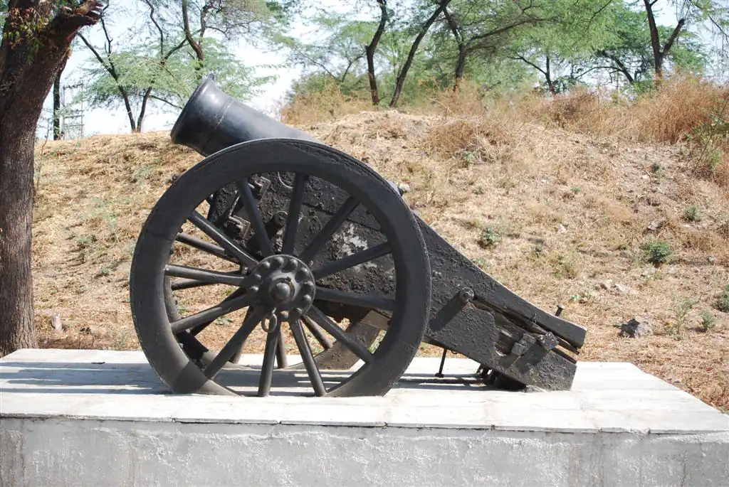Ahmednagar fort cannon
