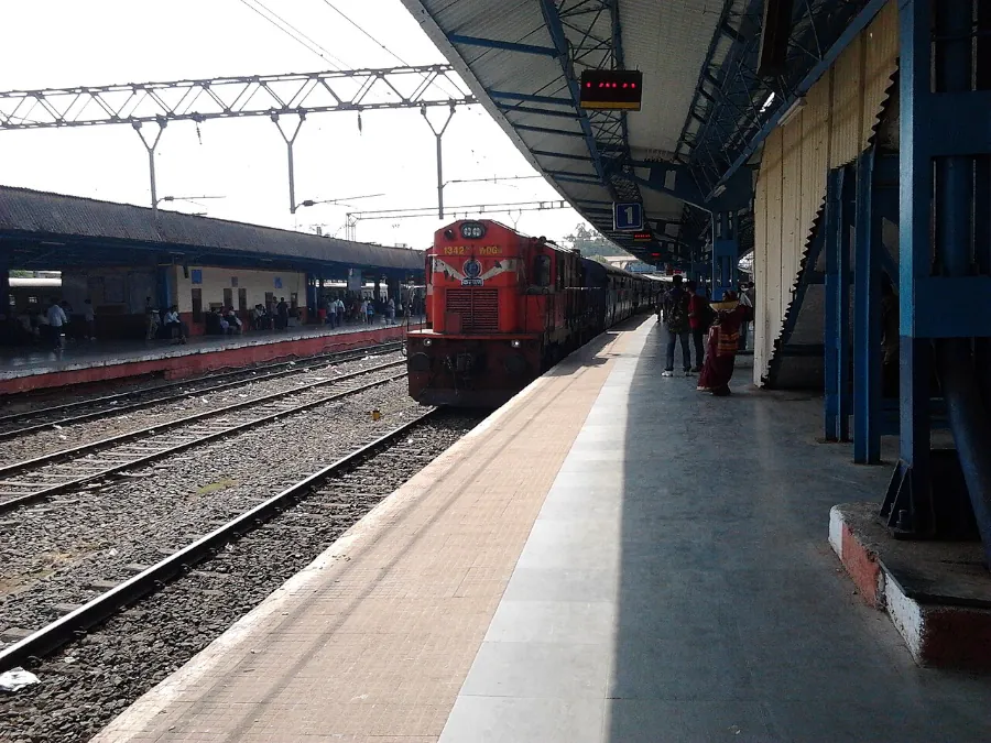 Lonavala station (3) in Pune by Vaibhav Rane