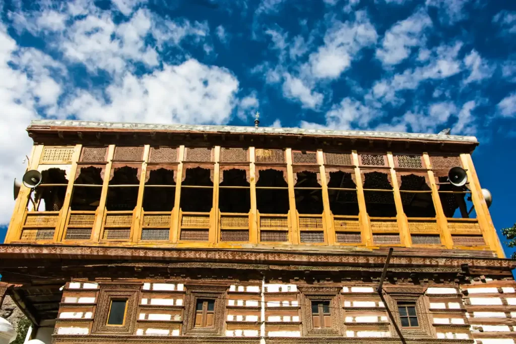 Chaqchan Mosque from the street