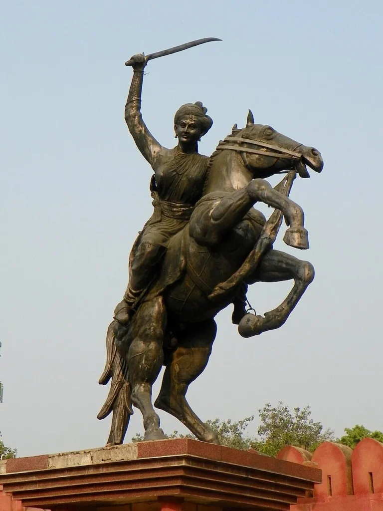Jhansi 66 - Rani Laxmibai Statue (41909040531)