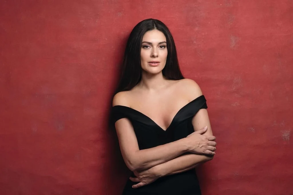 Bergüzar Korel Age