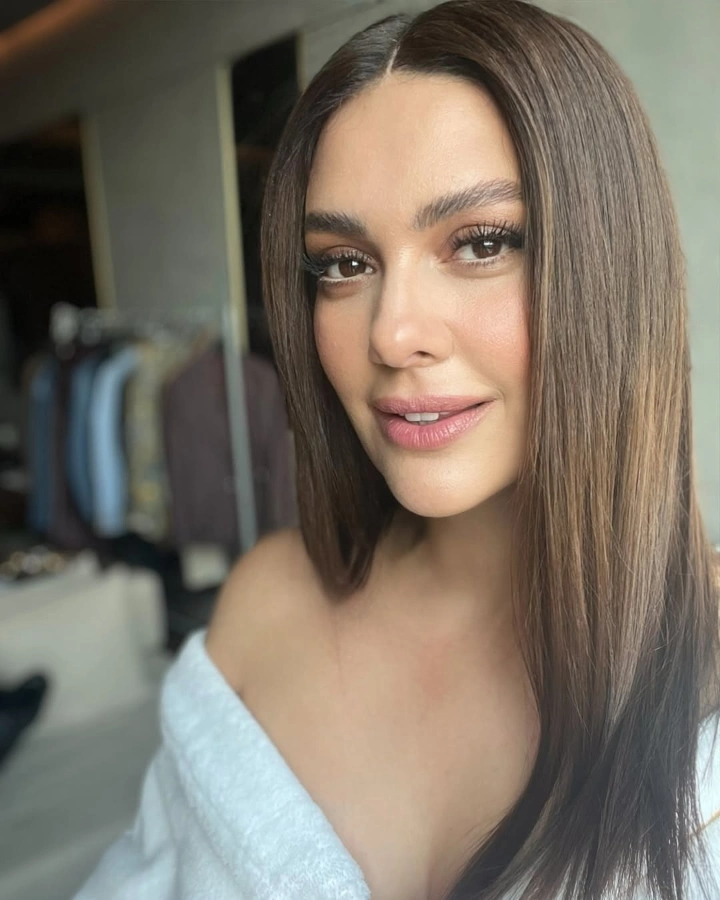 Bergüzar Korel Facebook