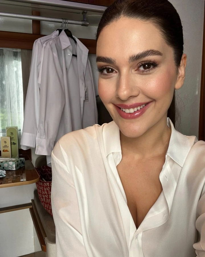 Bergüzar Korel Family