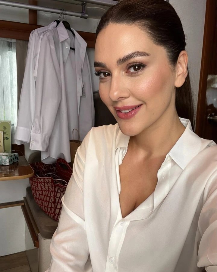 Bergüzar Korel Web Stories