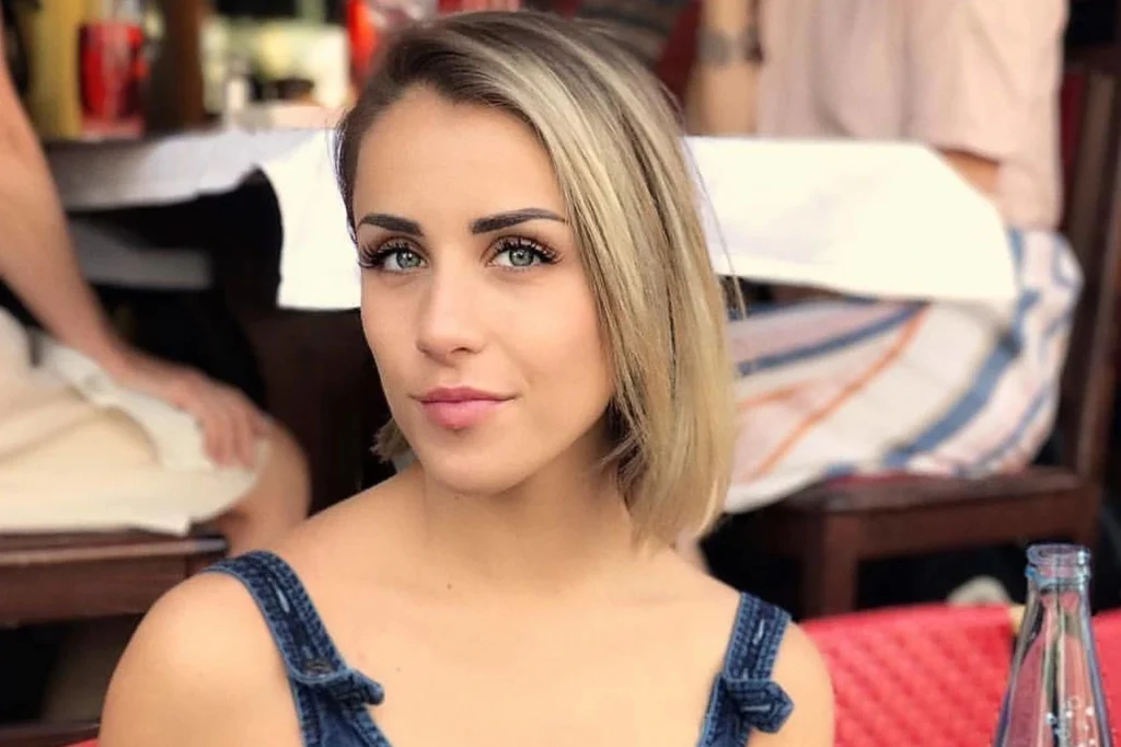 Jade Laroche Biography