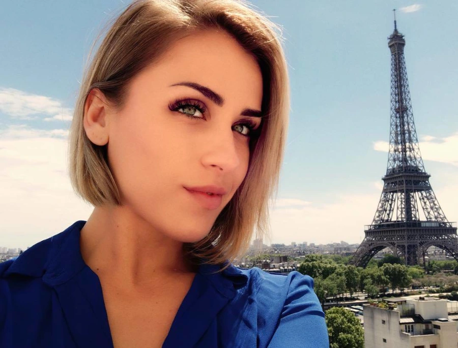 Jade Laroche Early life