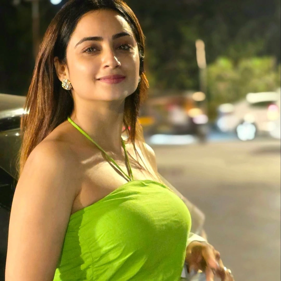 Madirakshi Mundle Hot