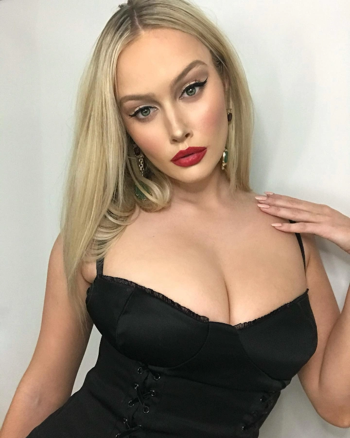 Simone Holtznagel Hot